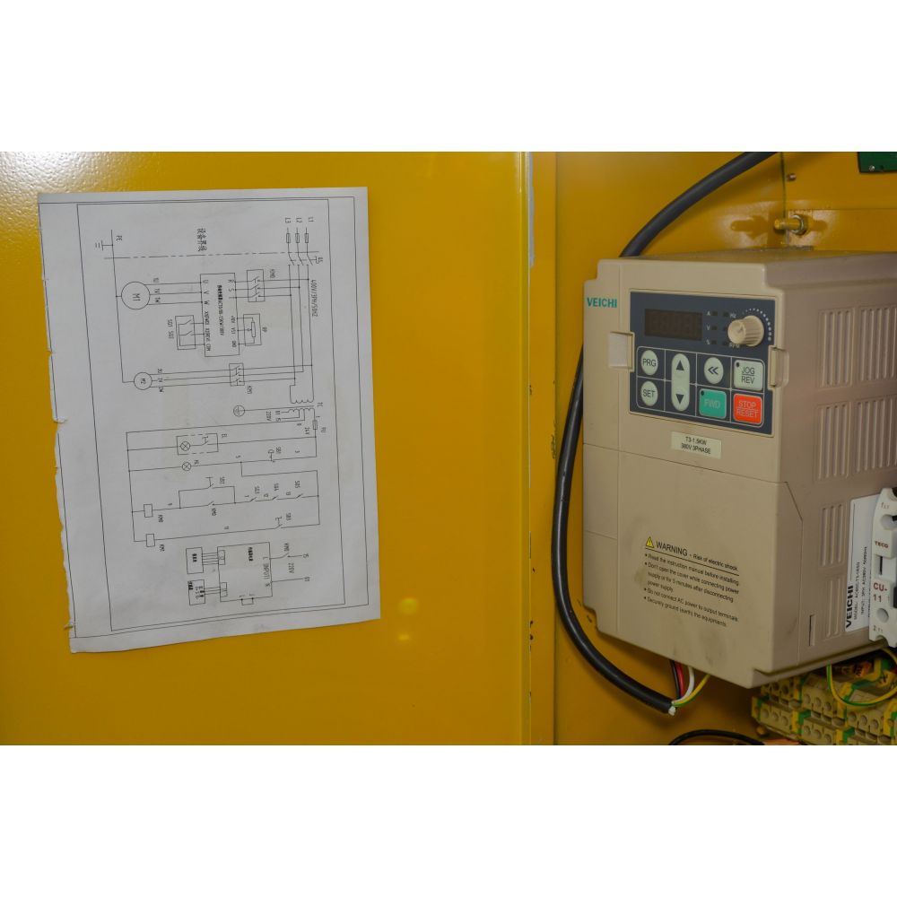 Токарно-гвинторізний верстат FDB Maschinen Turner 330x1000 W